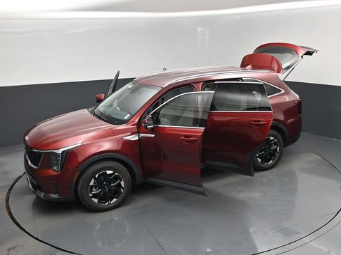 Certified 2025 Kia Sorento S FWD image 20