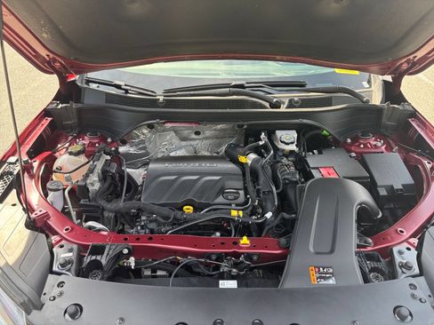 Used 2025 Chevrolet Trax LT FWD image 31