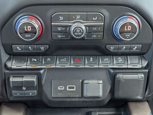Used 2021 Chevrolet Silverado 1500 LTZ AWD/4WD image 18
