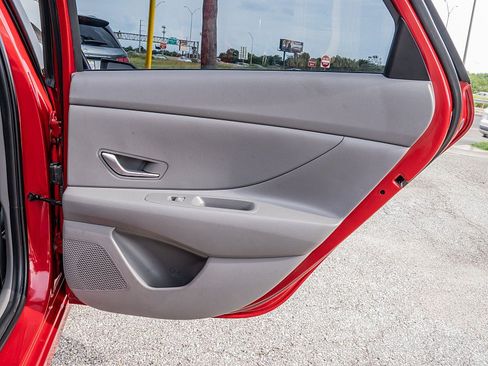 Used 2023 Hyundai Elantra SEL FWD image 13