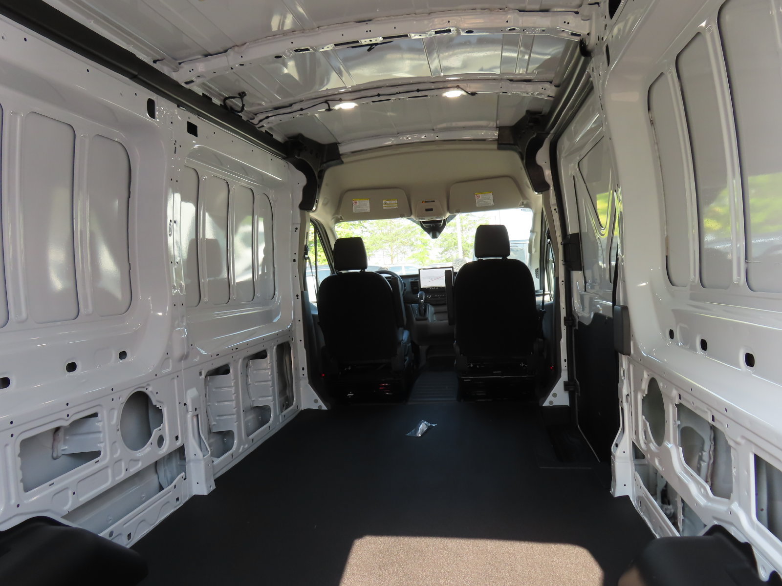 New 2027 Ford Transit 250 148 Medium Roof RWD image 18
