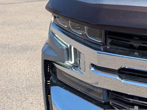 Used 2021 Chevrolet Silverado 1500 LT image 3