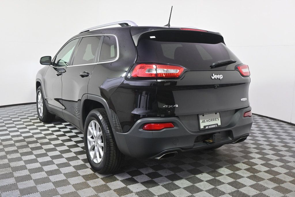 Used 2017 Jeep Cherokee Latitude w/ Cold Weather Group AWD/4WD image 5