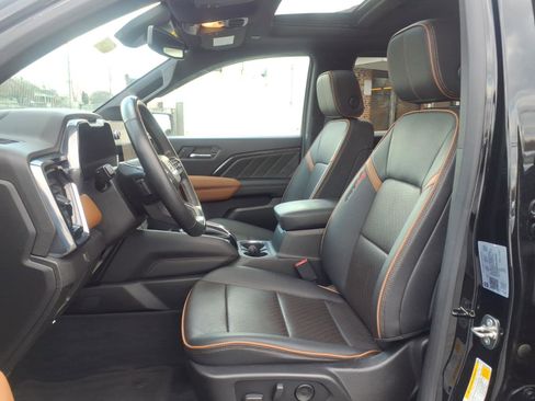 Certified 2023 GMC Canyon AT4 w/ LPO, Sports Bar Package image 12