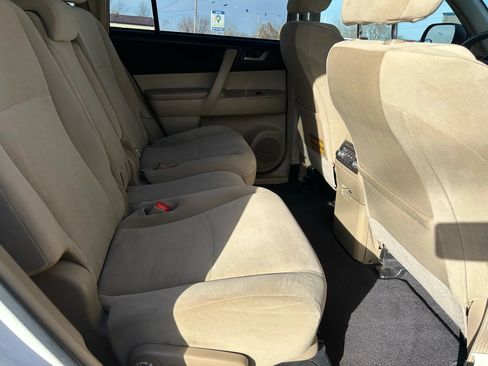 Used 2011 Toyota Highlander 2WD w/ Tech Pkg image 37