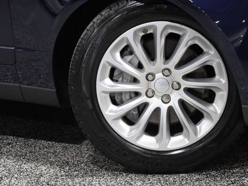 Used 2019 Land Rover Range Rover HSE image 3