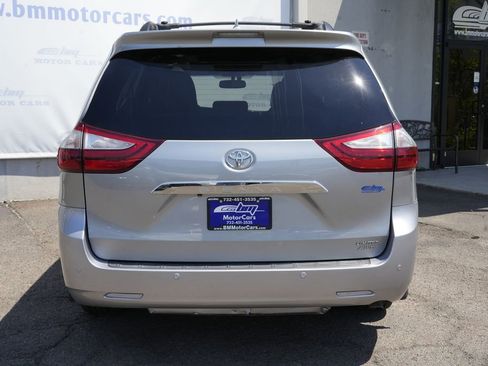 Used 2017 Toyota Sienna AWD image 6
