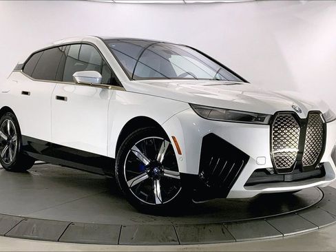 Certified 2023 BMW iX xDrive50 w/ Premium Package AWD/4WD image 31