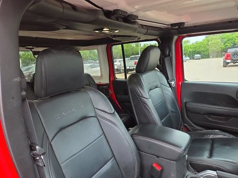 Used 2019 Jeep Wrangler Unlimited Sahara w/ Cold Weather Group AWD/4WD image 10