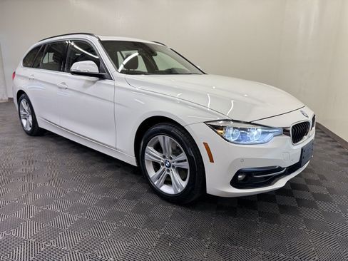 Used 2018 BMW 330i xDrive Wagon AWD/4WD image 13