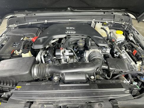 Used 2021 Jeep Wrangler Unlimited Sahara AWD/4WD image 9