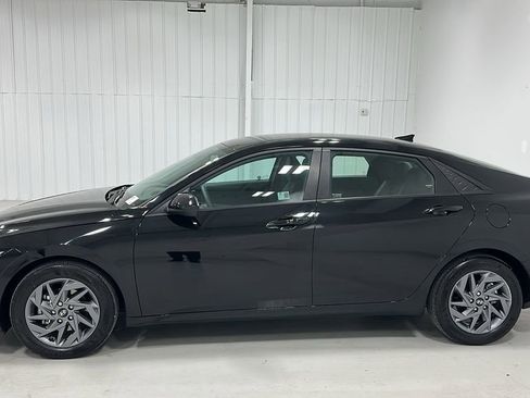 Certified 2024 Hyundai Elantra SEL image 3