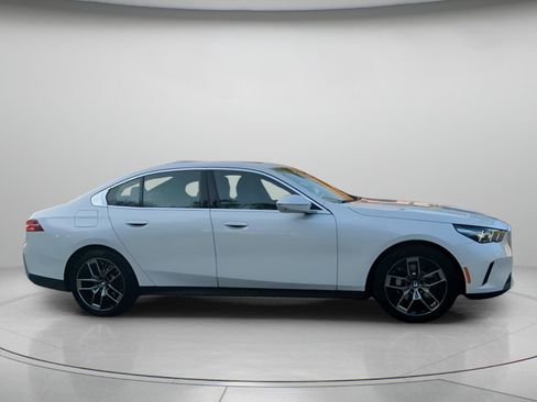 Used 2026 BMW 530i RWD image 34