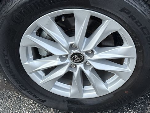 Used 2022 Toyota Corolla Cross LE image 10