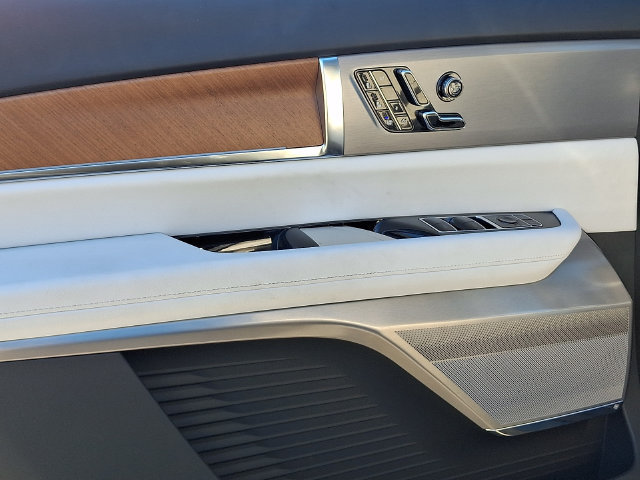 Certified 2026 Cadillac Vistiq Luxury AWD/4WD image 12