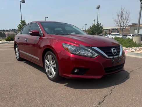 Used 2017 Nissan Altima 3.5 SL w/ 3.5SL Technology Package FWD image 1