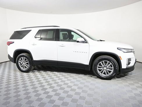 Used 2023 Chevrolet Traverse LT image 8