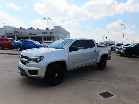 Used 2020 Chevrolet Colorado LT image 2
