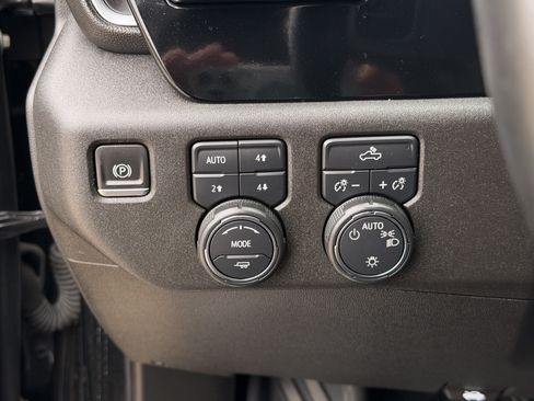 Used 2024 Chevrolet Silverado 1500 LT w/ Z71 Off-Road Package AWD/4WD image 24