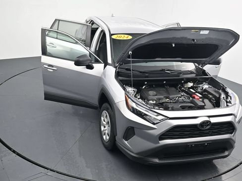 Used 2024 Toyota RAV4 LE AWD/4WD image 39