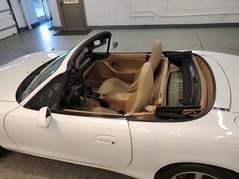 Used 2001 MAZDA MX-5 Miata image 22