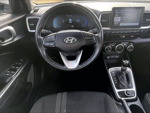 Used 2025 Hyundai Venue SEL FWD image 5