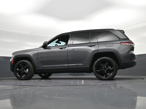 Used 2025 Jeep Grand Cherokee Limited w/ Black Appearance Package RWD image 28