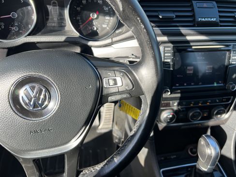 Used 2018 Volkswagen Passat 2.0T R-Line image 19