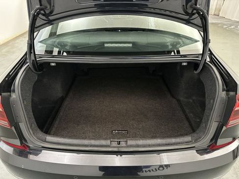 Used 2017 Volkswagen Passat 1.8T SE FWD image 24