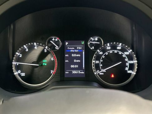 Used 2023 Lexus GX 460 Premium w/ Accessory Package AWD/4WD image 32