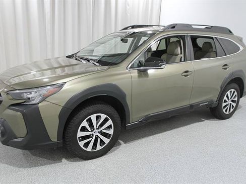 Used 2023 Subaru Outback Premium AWD/4WD image 3