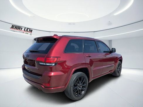 Used 2022 Jeep Grand Cherokee Laredo X RWD image 3