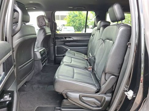 Certified 2024 Jeep Wagoneer Series II w/ Flexible Seating Group AWD/4WD image 11