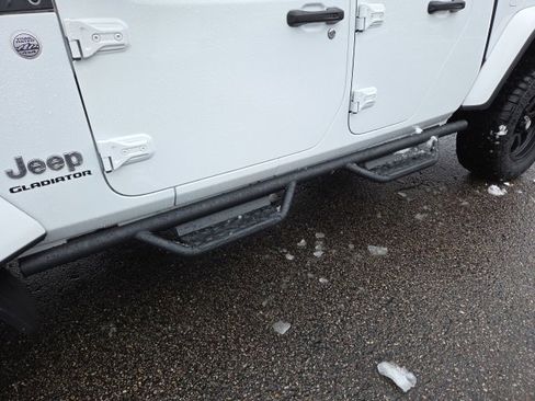 Used 2022 Jeep Gladiator Overland w/ Cold Weather Group image 24