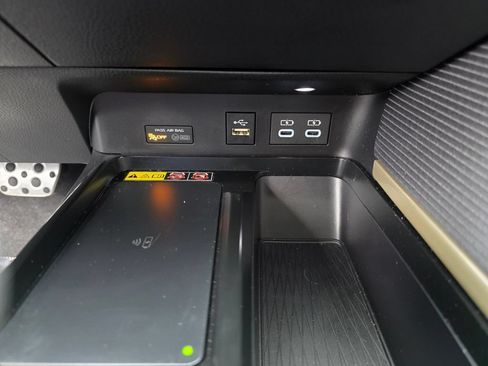 Used 2025 Toyota Camry SE FWD image 22