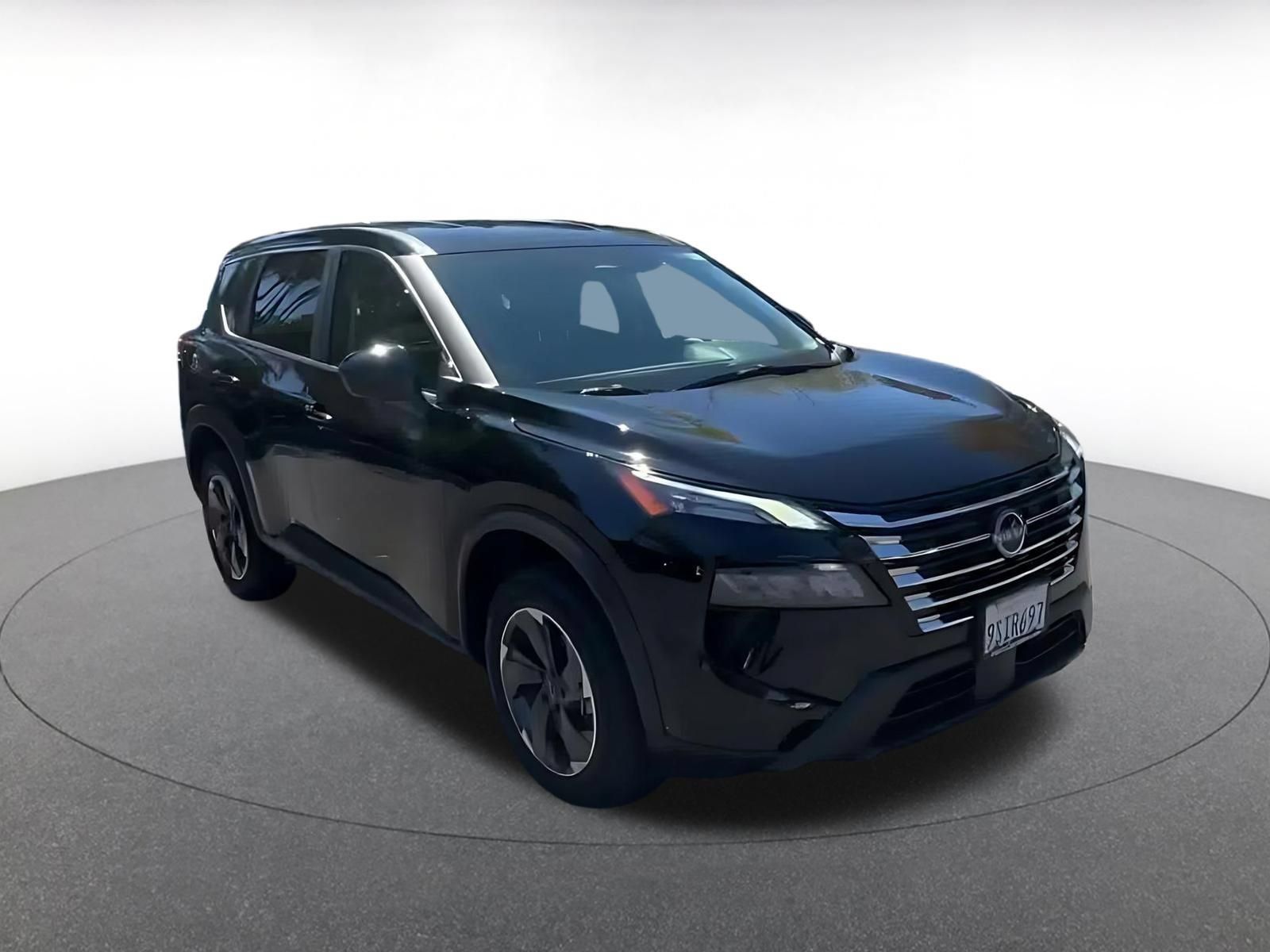 Used 2025 Nissan Rogue SV AWD/4WD image 2