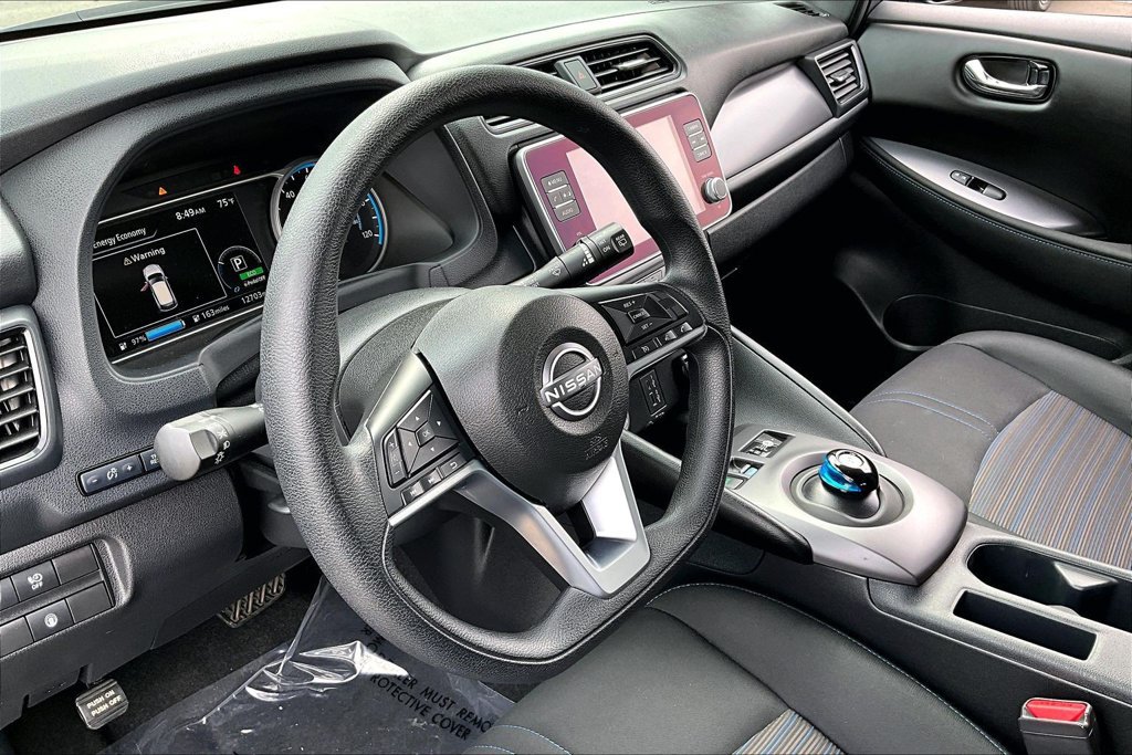 Used 2025 Nissan Leaf S FWD image 18