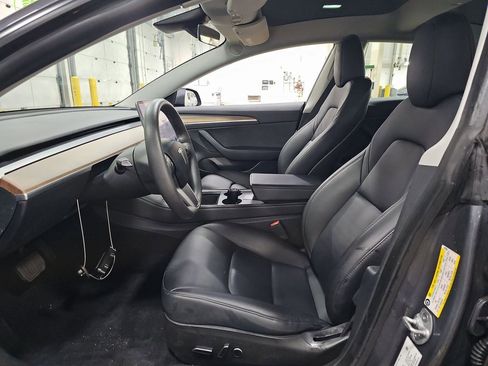 Used 2023 Tesla Model 3 Standard Range image 4