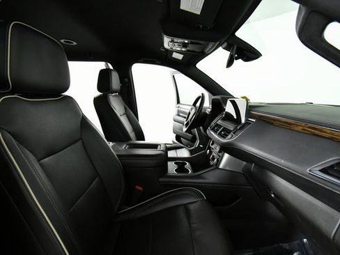 Used 2021 Chevrolet Suburban Premier image 23