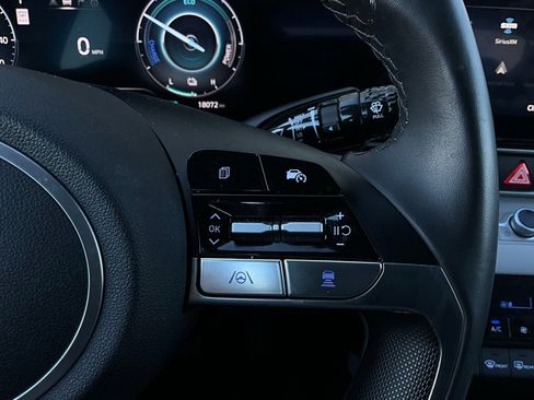 Used 2025 Hyundai Elantra Limited image 38