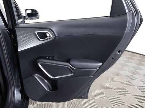 Used 2023 Kia Soul LX w/ LX Technology Package FWD image 24