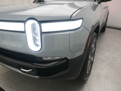 Used 2022 Rivian R1T Adventure image 3