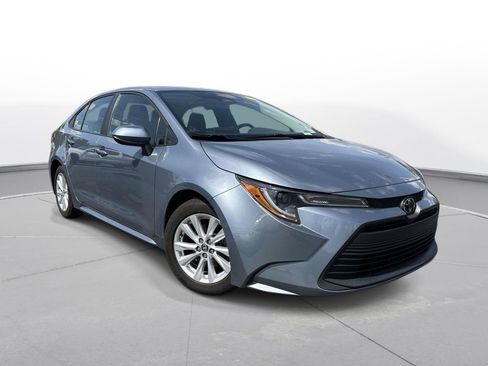 Used 2023 Toyota Corolla LE w/ LE Premium Package image 4