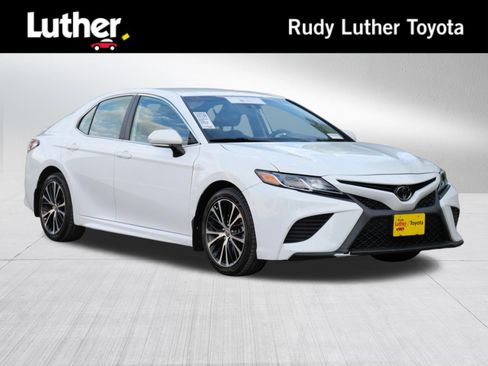 Certified 2020 Toyota Camry SE w/ Cold Weather Package AWD/4WD image 1