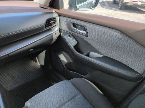 Certified 2023 Nissan Rogue SV FWD image 17