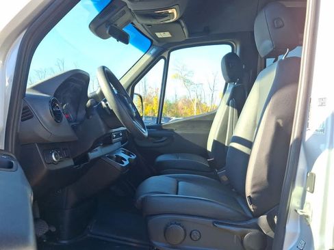 Used 2024 Mercedes-Benz Sprinter 2500 image 17