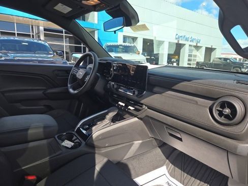 Used 2024 Chevrolet Colorado W/T w/ WT Convenience Package image 10