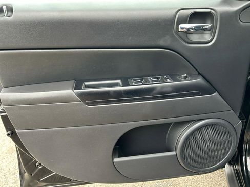 Used 2017 Jeep Patriot Sport w/ Power Value Group AWD/4WD image 8