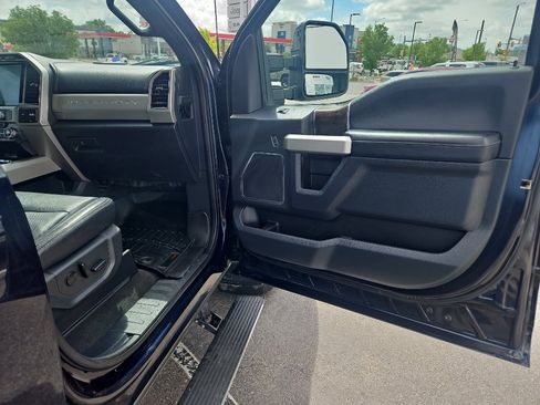 Used 2022 Ford F250 Lariat w/ Lariat Ultimate Package AWD/4WD image 9