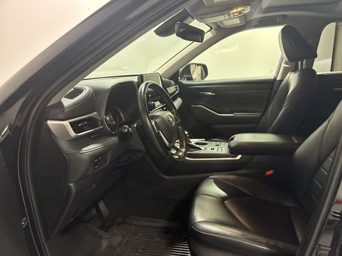 Used 2023 Toyota Highlander L image 10